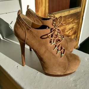 Platform hiking ankle boots